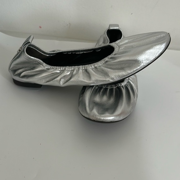 Tory Burch Silver Women's flat shoes size6.5 M - Picture 1 of 5